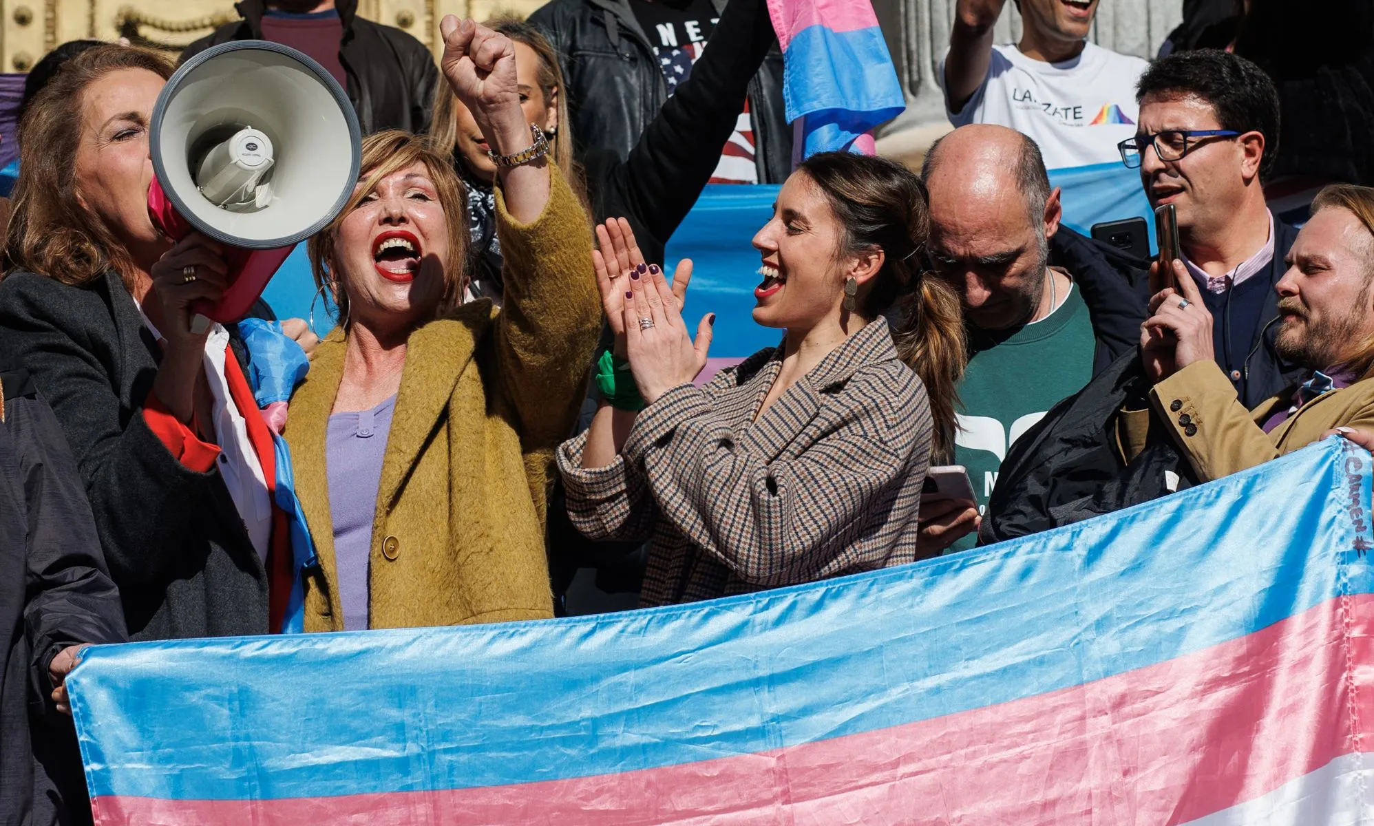 España aprueba la reforma de la ley trans