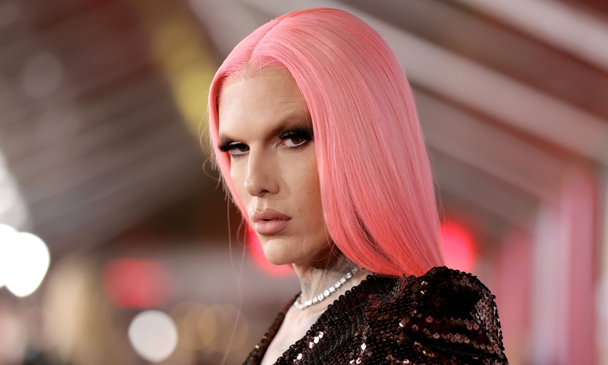 Jeffree Star levanta ampollas por sus insultos a las personas no binarias