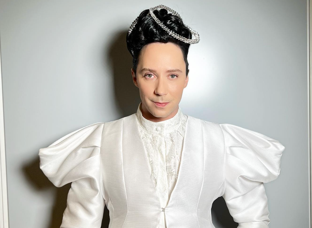 El patinador Johnny Weir cuenta como ha sido su transición a la televisión