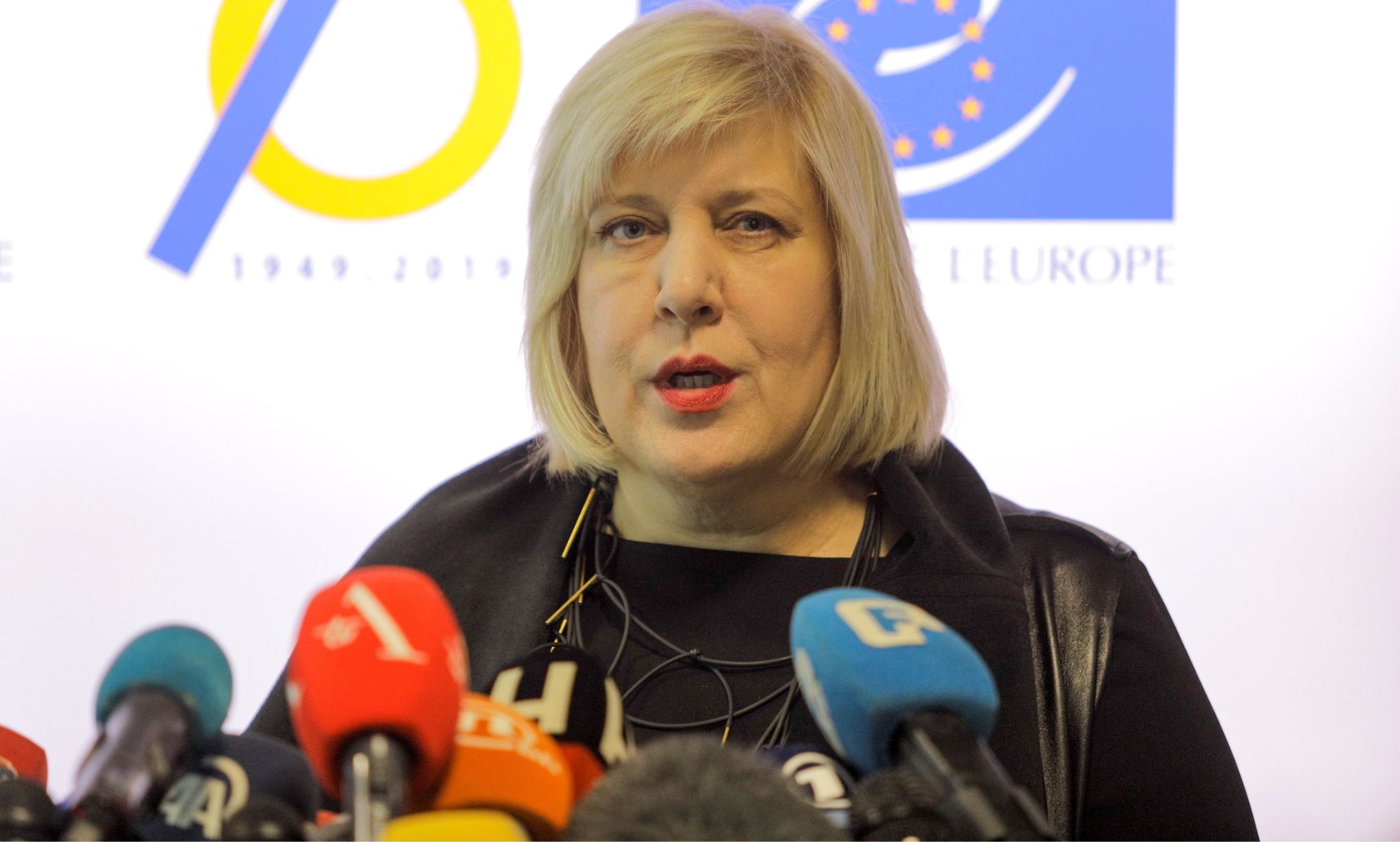 La Unión Europea pide que se acaben las terapias de conversión