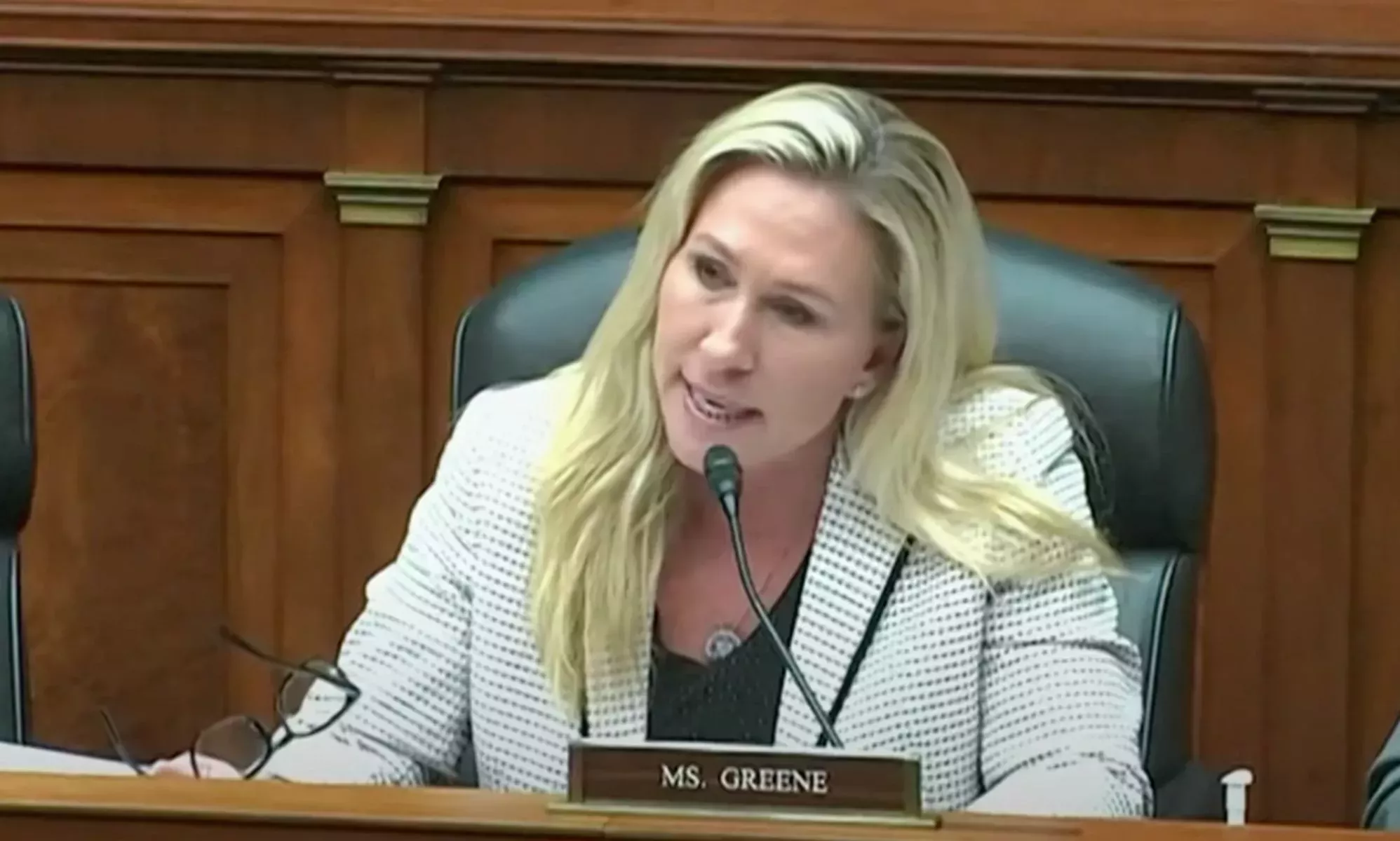 Marjorie Taylor Greene acusa al ex ejecutivo gay de Twitter Yoel Roth de sexualizar a los niños