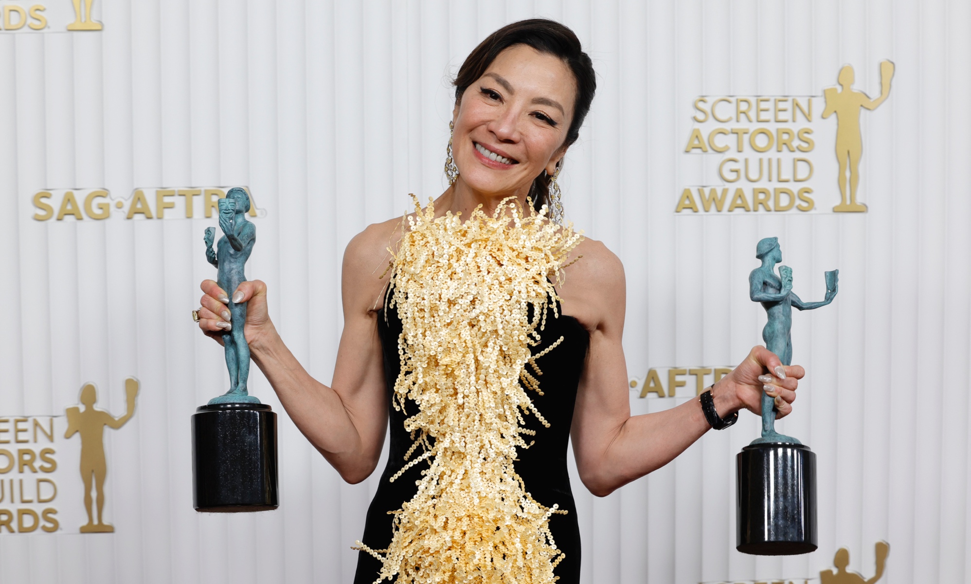 Michelle Yeoh dedica su discurso de los SAG Awards a todas las niñas