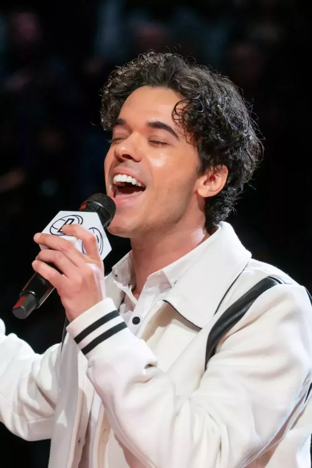 Neil Scibelli habla de su nueva música, su debut en el Himno Nacional y mucho más