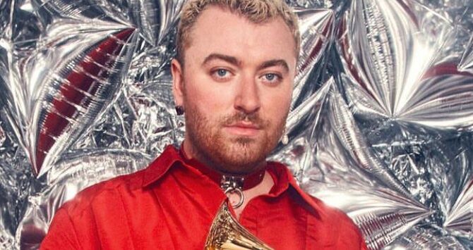 Sam Smith posa para su sesión de fotos más subidita de tono