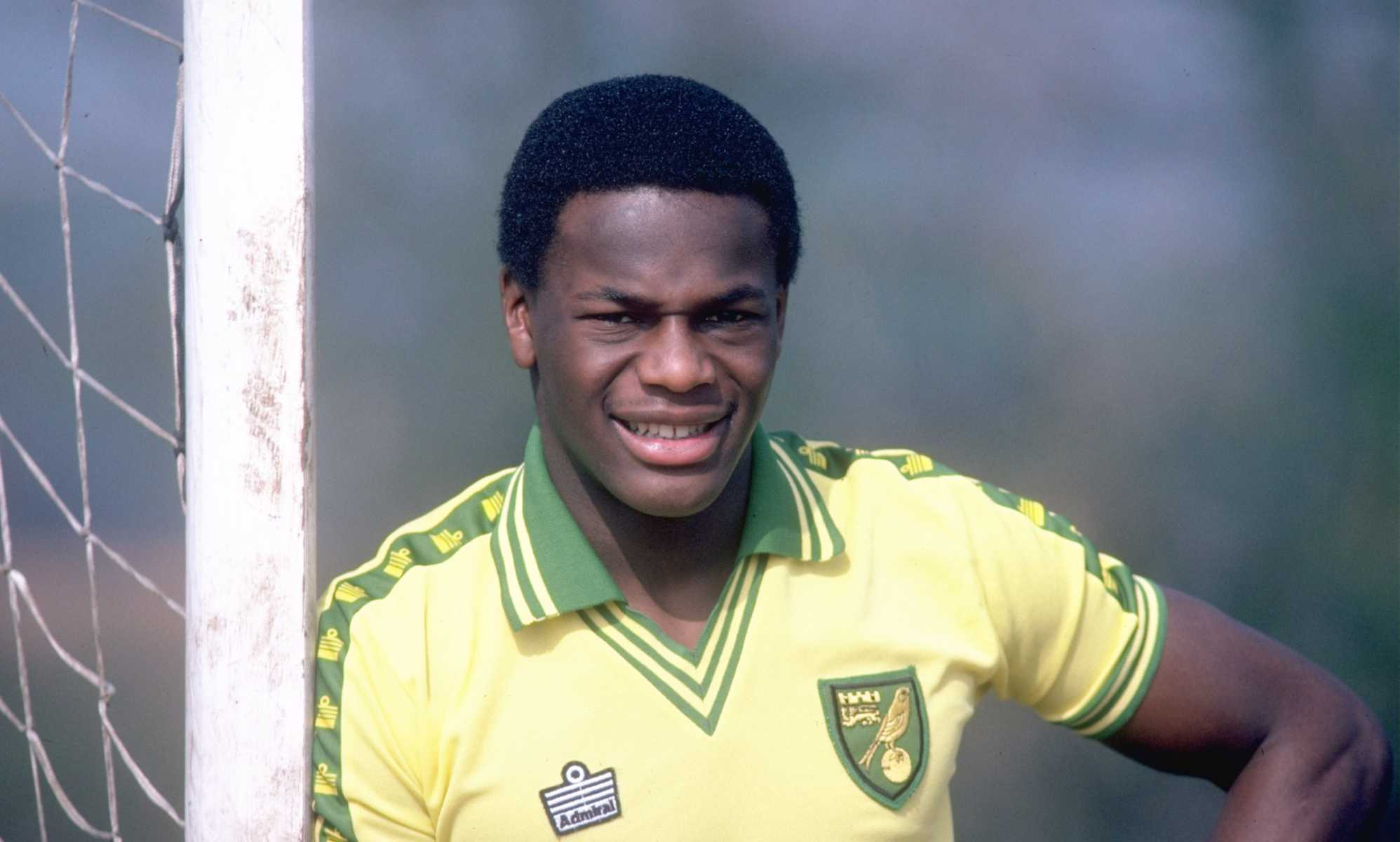 El activista Peter Tatchell revela que salió con el futbolista gay Justin Fashanu