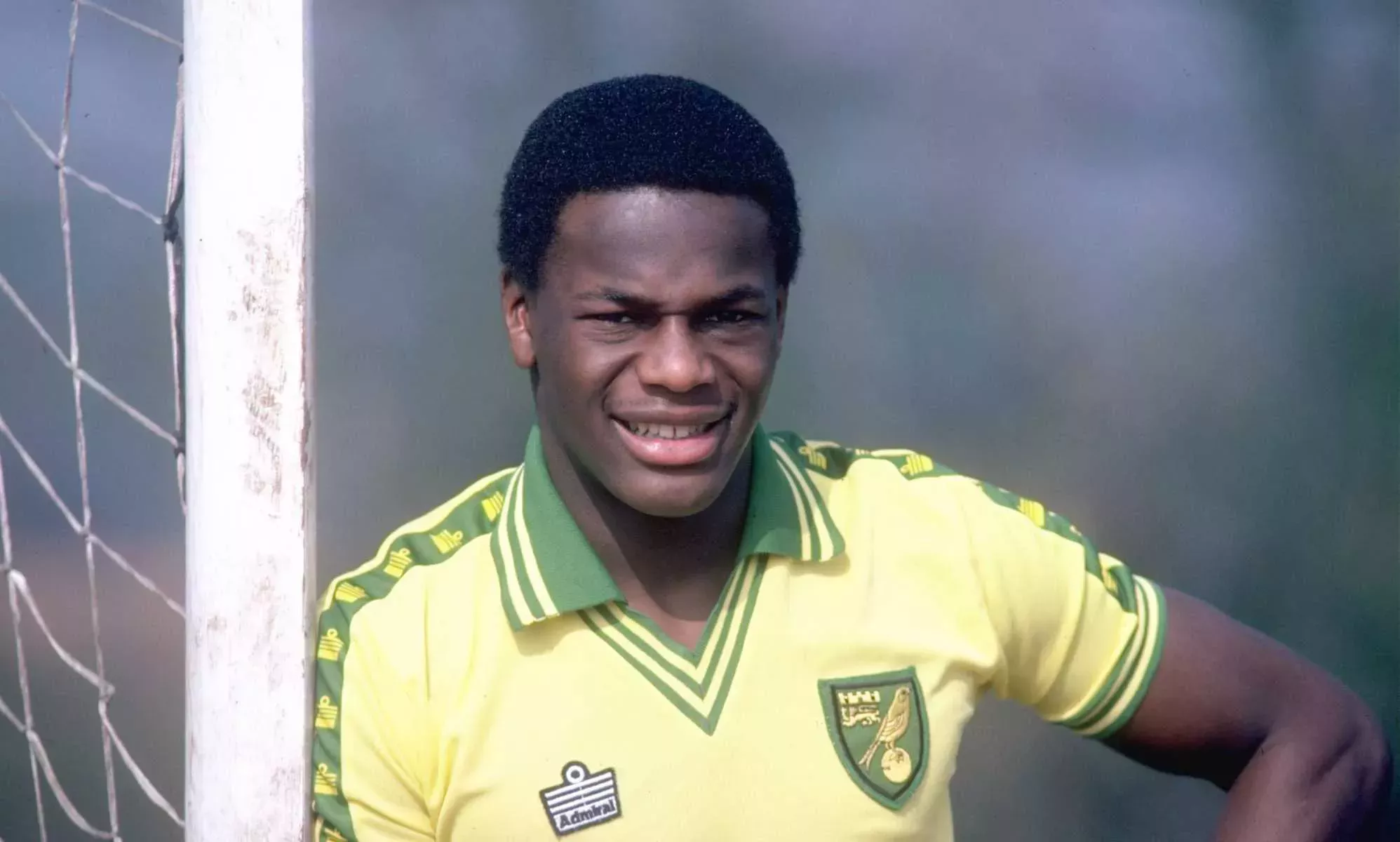 <strong>El activista Peter Tatchell revela que salió con el trágico futbolista gay Justin Fashanu</strong>