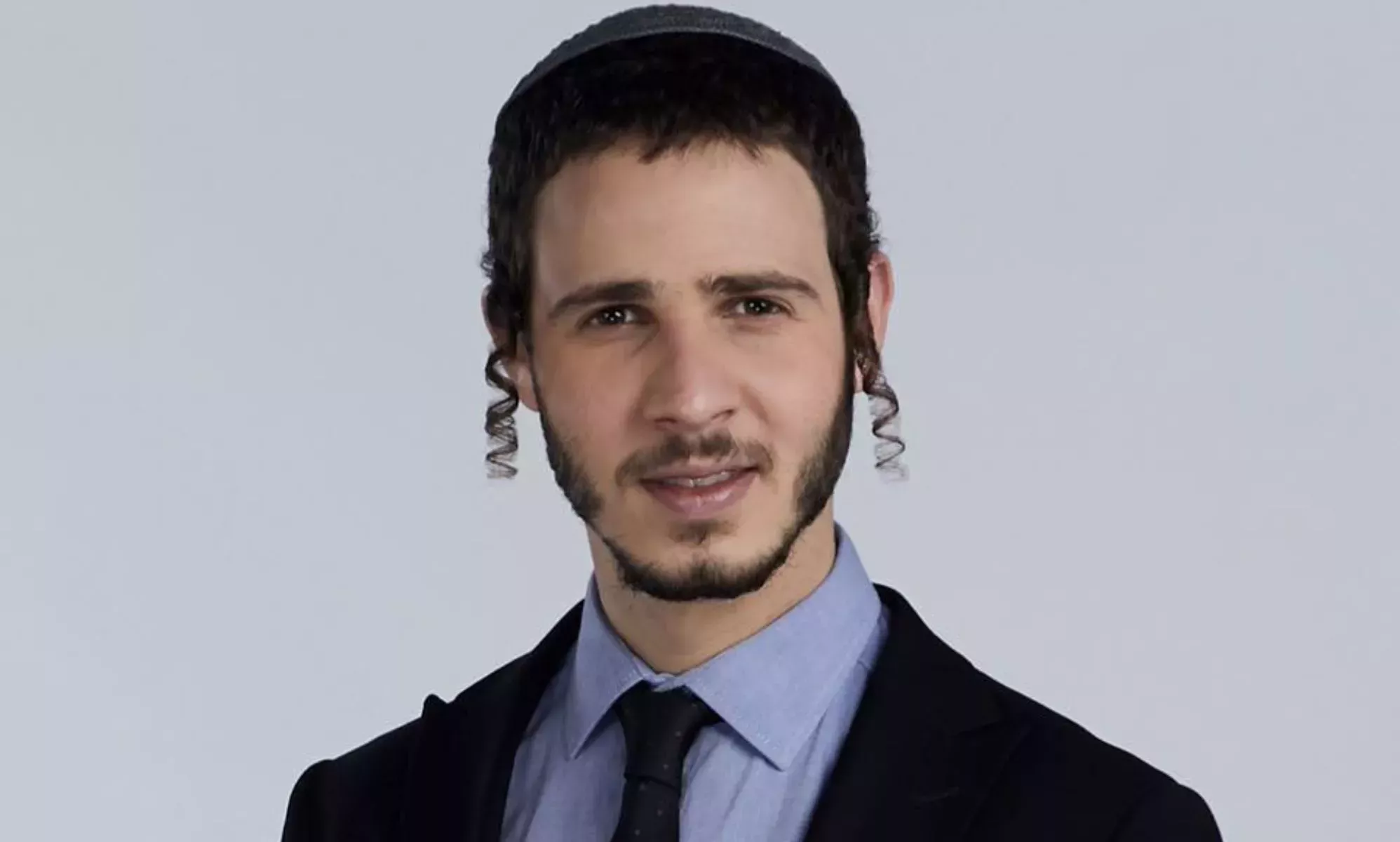 Un reportero de televisión israelí, hijo de un rabino, se declara gay: 