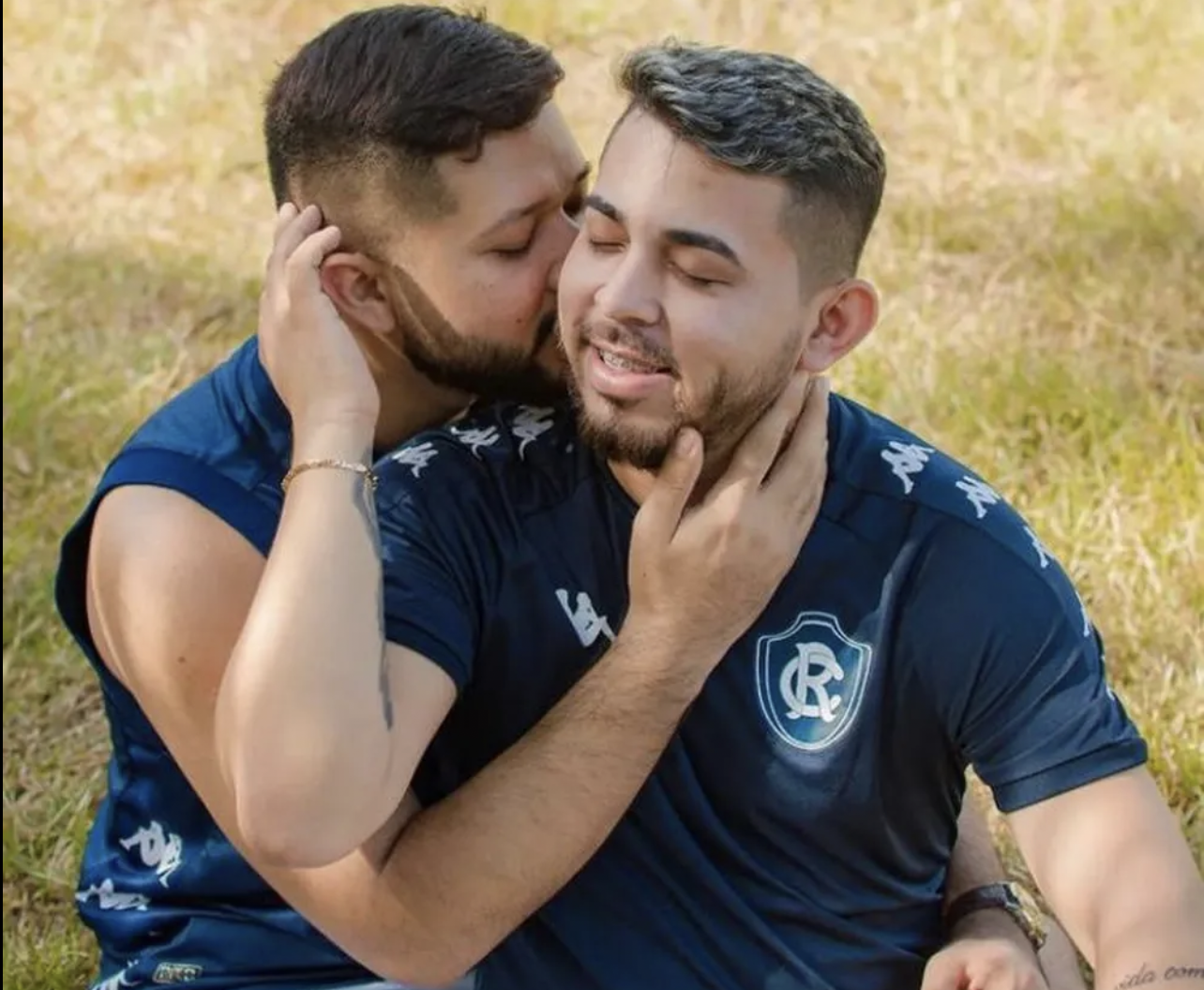 Una pareja futbolista brasileña sufre una oleada de mensajes homófobos