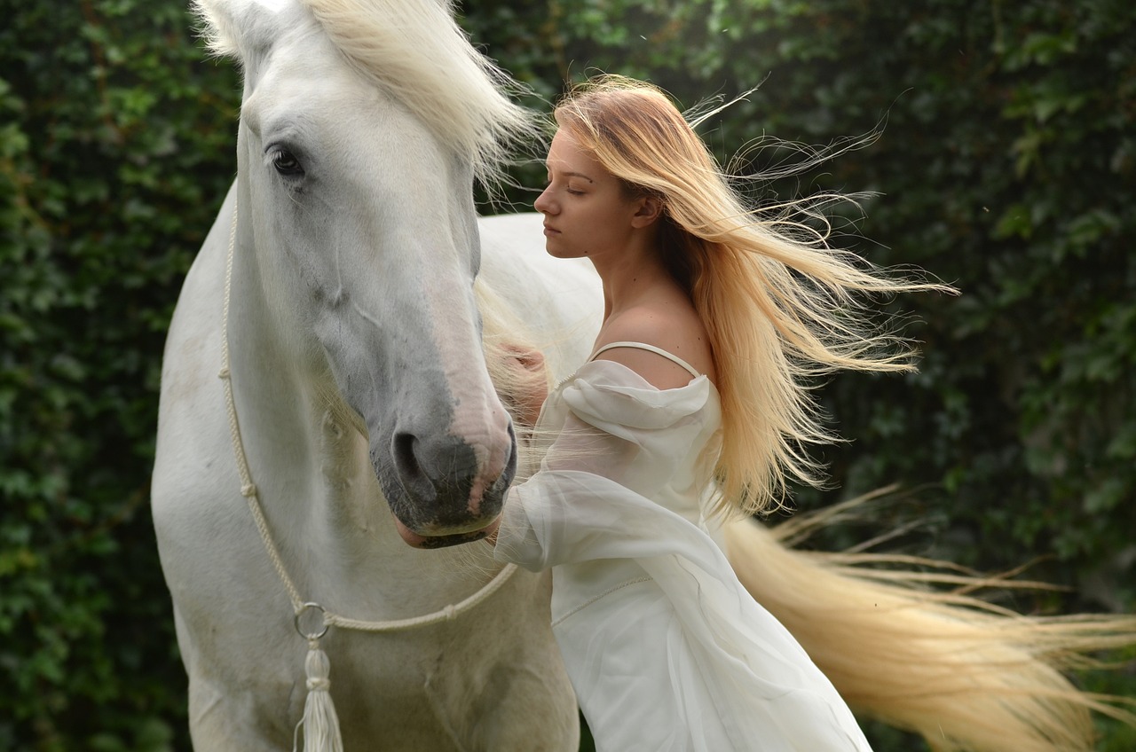 ¿Cómo se llama la mujer del caballo?