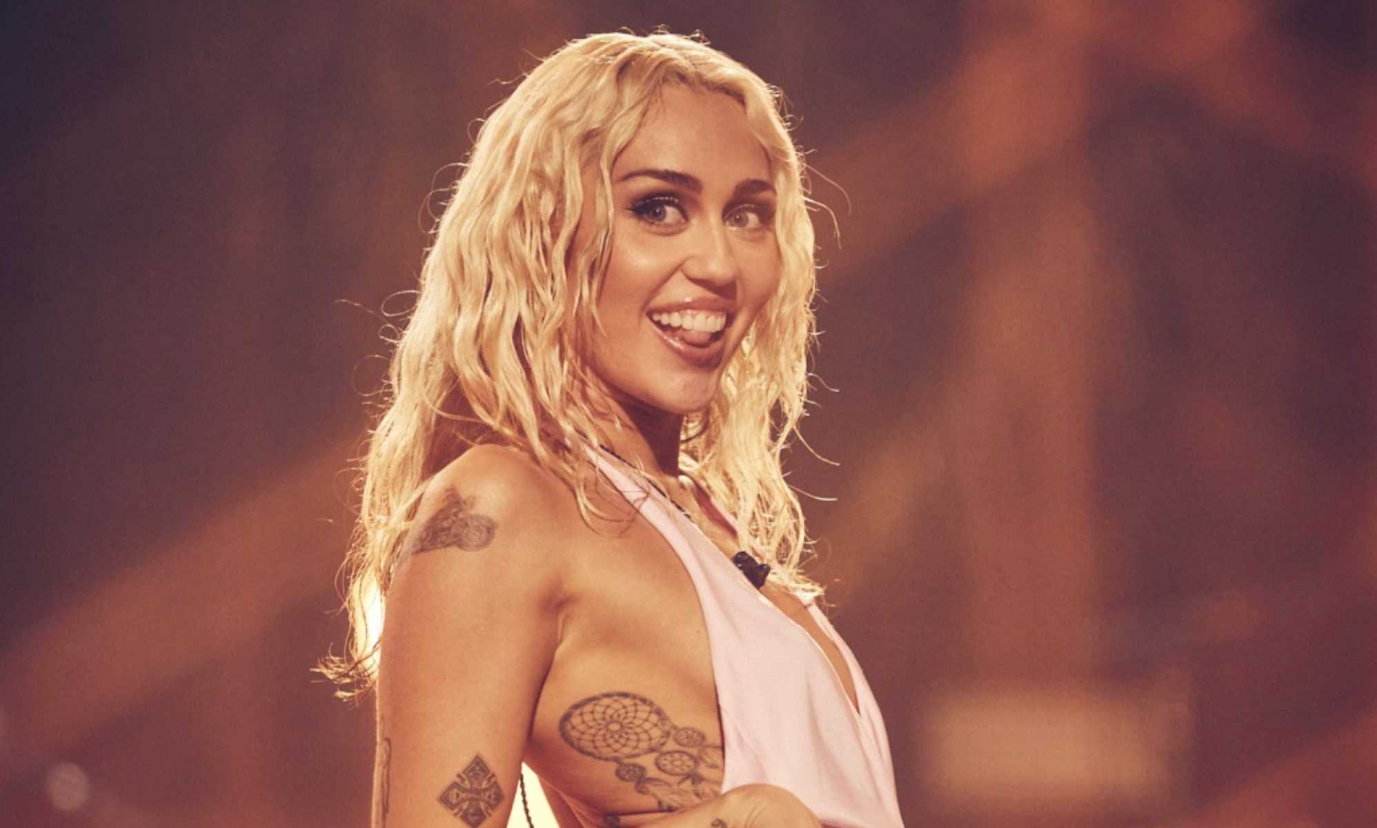 La canción River de Miley Cyrus está inspirada en una fiesta gay