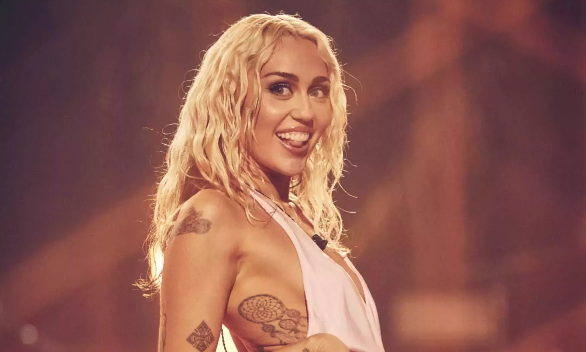 Miley Cyrus comparte la hilarante historia de cómo una fiesta de baile sólo para gays inspiró su nueva canción 'River'