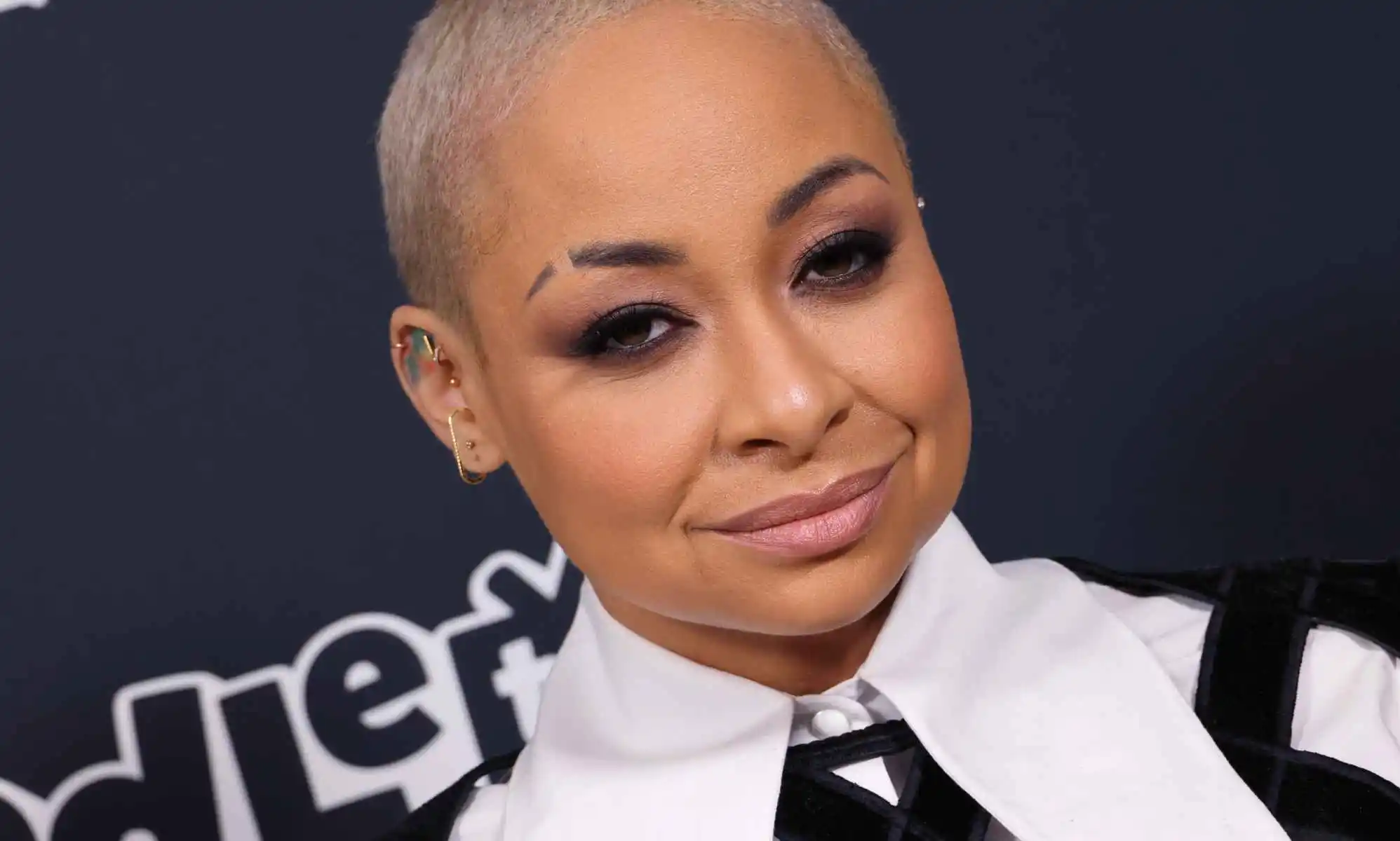 Raven-Symoné se sincera sobre el trauma que sufrió al salir del armario