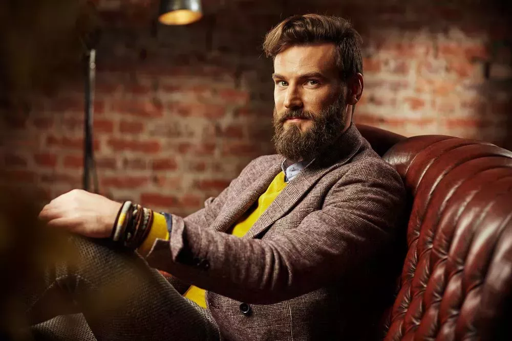 <strong>¿QUÉ LE GUSTARÍA LLEVAR DEBAJO DE UN TRAJE/CHAQUETA QUE NO SEA CAMISA Y CORBATA?</strong>