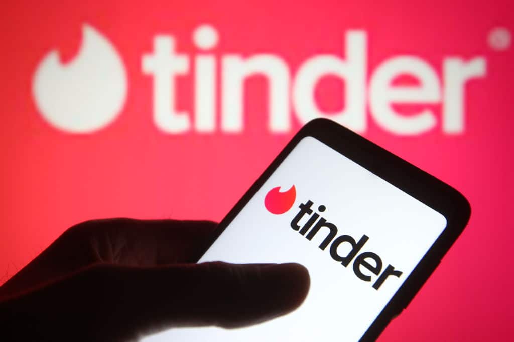 Tinder permitirá a los usuarios explorar el poliamor, las relaciones abiertas y elegir pronombres