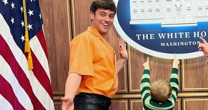 Tom Daley visitó la Casa Blanca junto a su marido y su hijo