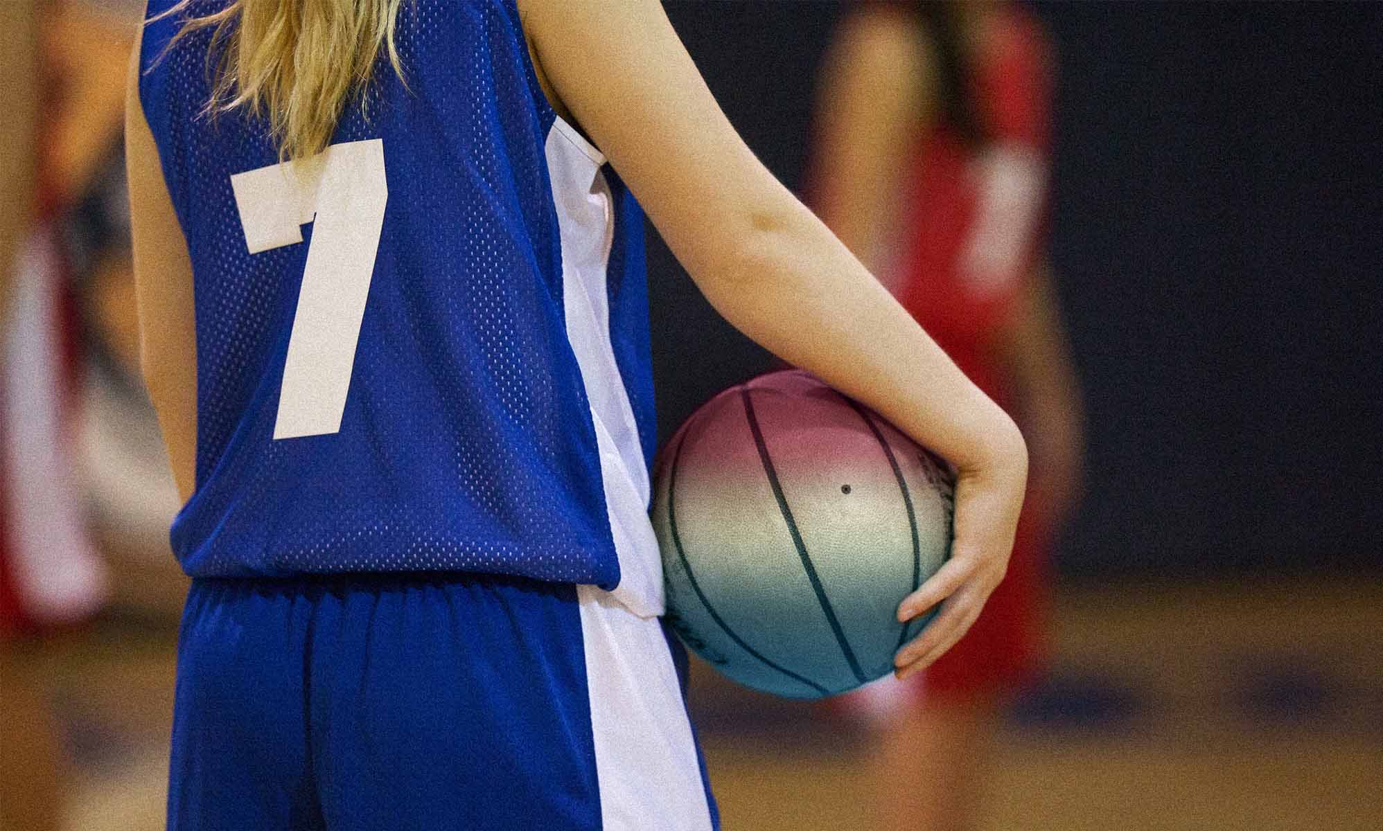 Un colegio femenino se niega a competir contra un equipo de baloncesto con una jugadoratrans