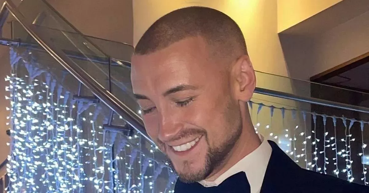 Un hombre acosado por ser