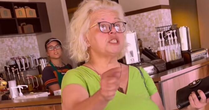 Una Karen atacó a una pareja gay en un Starbucks de Miami