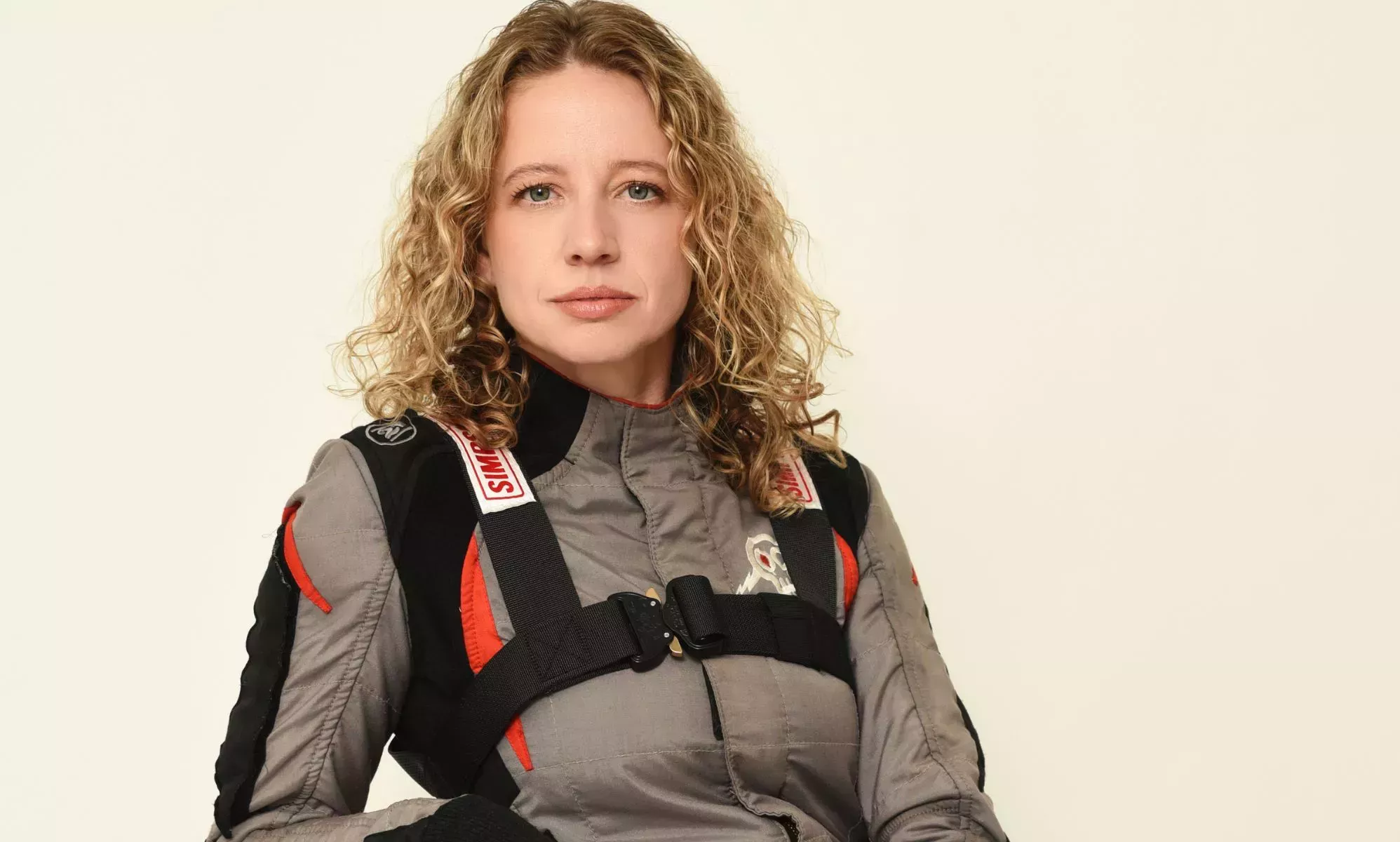 Una piloto de acrobacias que desafía a la muerte explica cómo llegó a la cima de una industria dominada por hombres