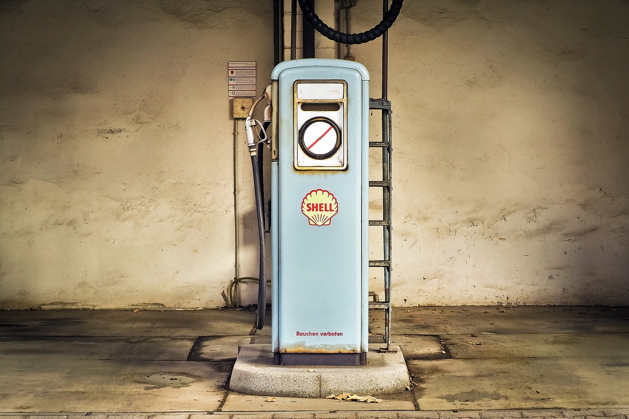 ¿Qué carro consume más gasolina automático o mecánico?