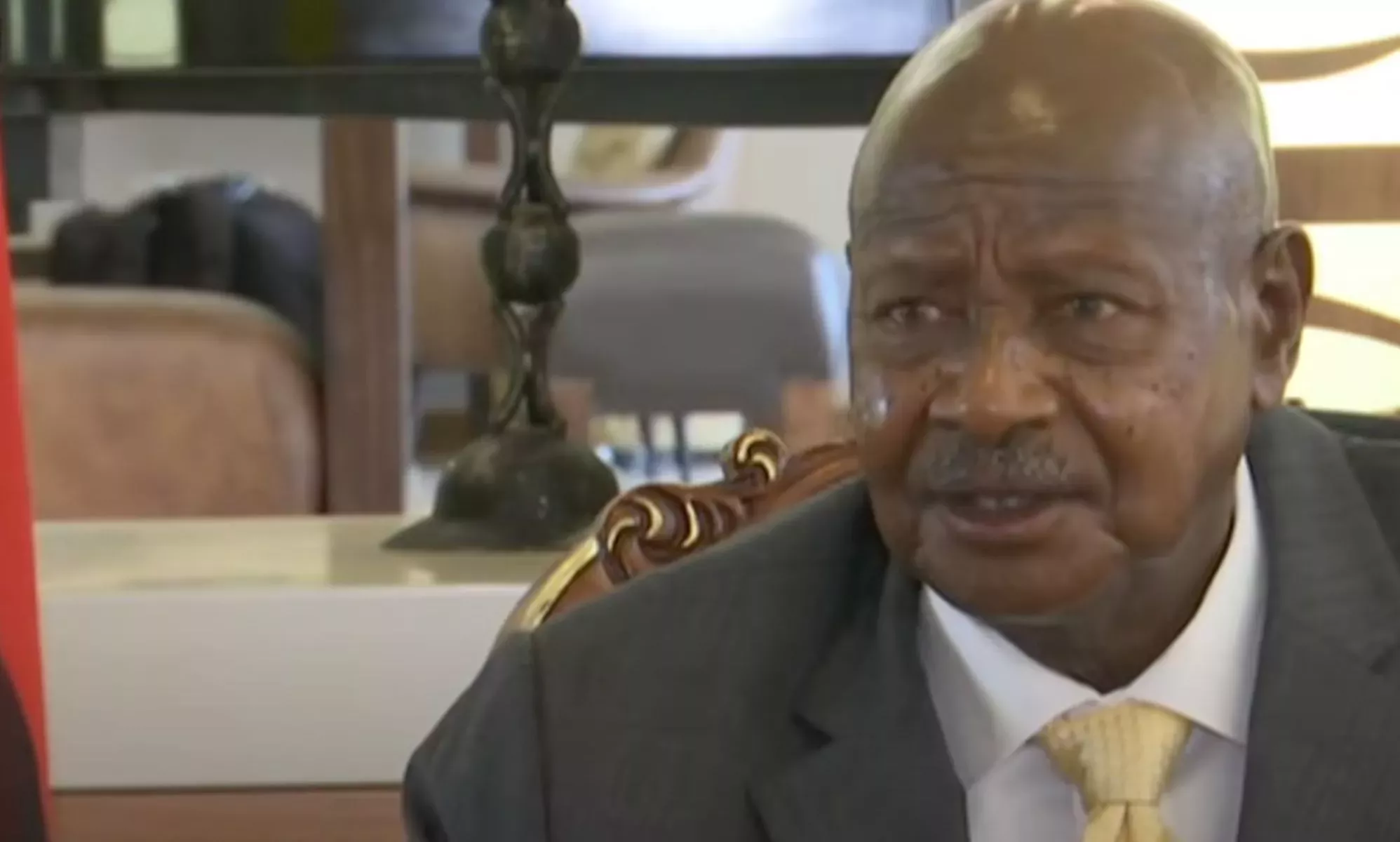Museveni, presidente de Uganda, promulga una ley contra la homosexualidad: