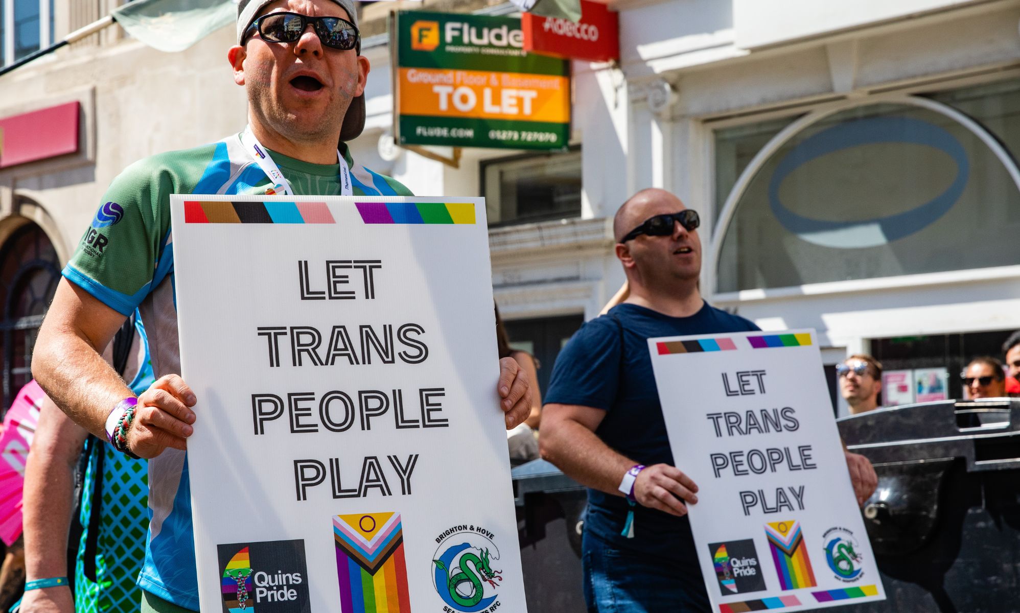 Una jugadora de rugby recauda miles de dólares para acabar con la transfobia