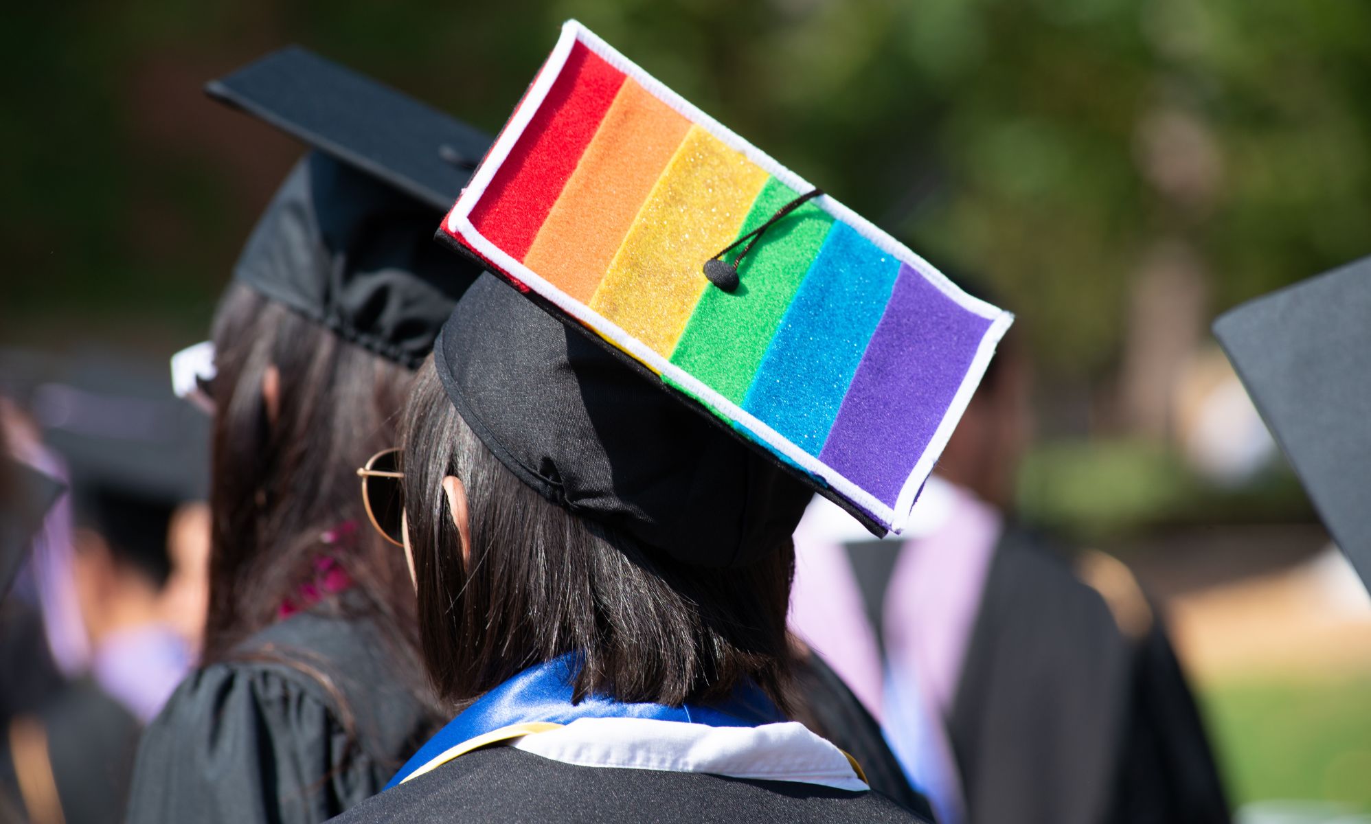 Una estudiante trans obligada a vestirse "como un chico" en su graduación