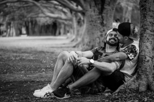 Los mejores consejos para conseguir una cita LGTB+ segura, cómoda y divertida