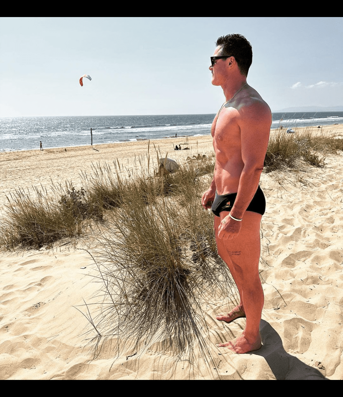El actor Luke Evans publica una foto muy sexy de sus vacaciones en Portugal