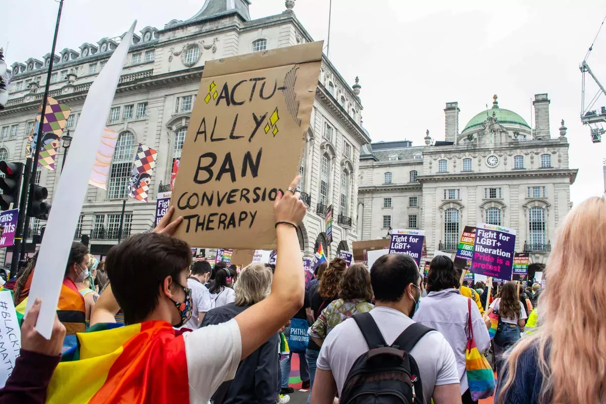 La prohibición de las terapias de conversión no debe tener lagunas, dice Stonewall
