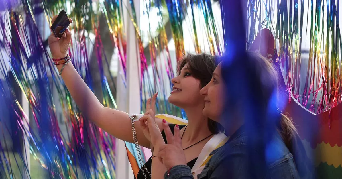 Multitud de polacos LGBTQ marchan para exigir la igualdad de derechos en vísperas de las elecciones