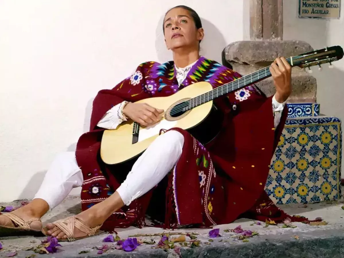 Chavela Vargas: Un Icono del Colectivo LGTBI en la Música Ranchera