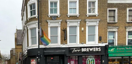 Dos hombres apuñalados a la salida de un club LGBTQ+ en Londres