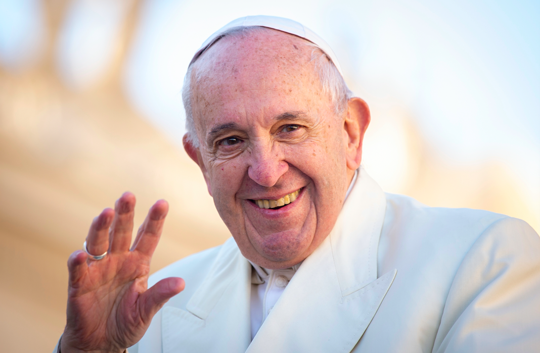 El Papa dice que los gays son bienvenidos