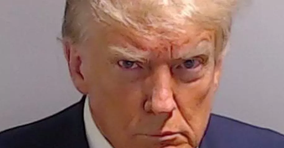 La foto de Trump en la cárcel de Georgia hace historia