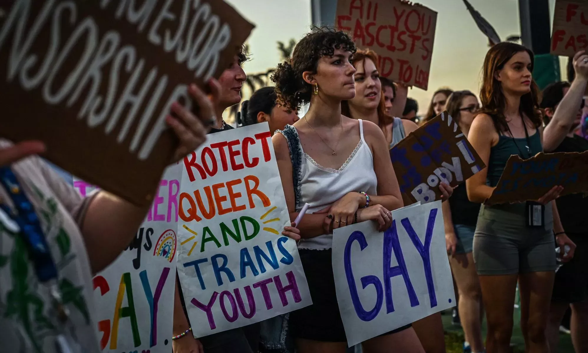 Activistas LGBTQ+ demandan a Florida por la 