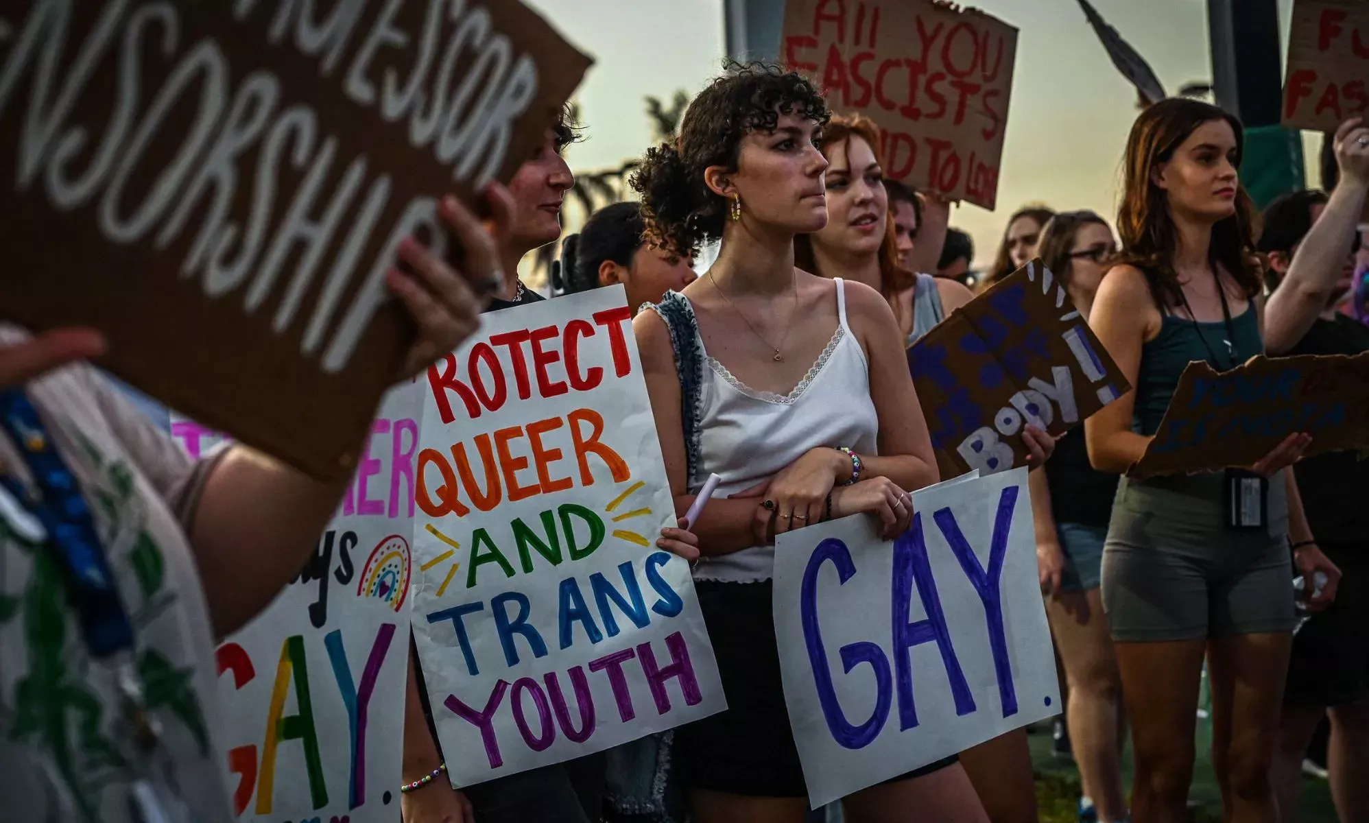 Activistas LGBTQ+ demandan a Florida por la