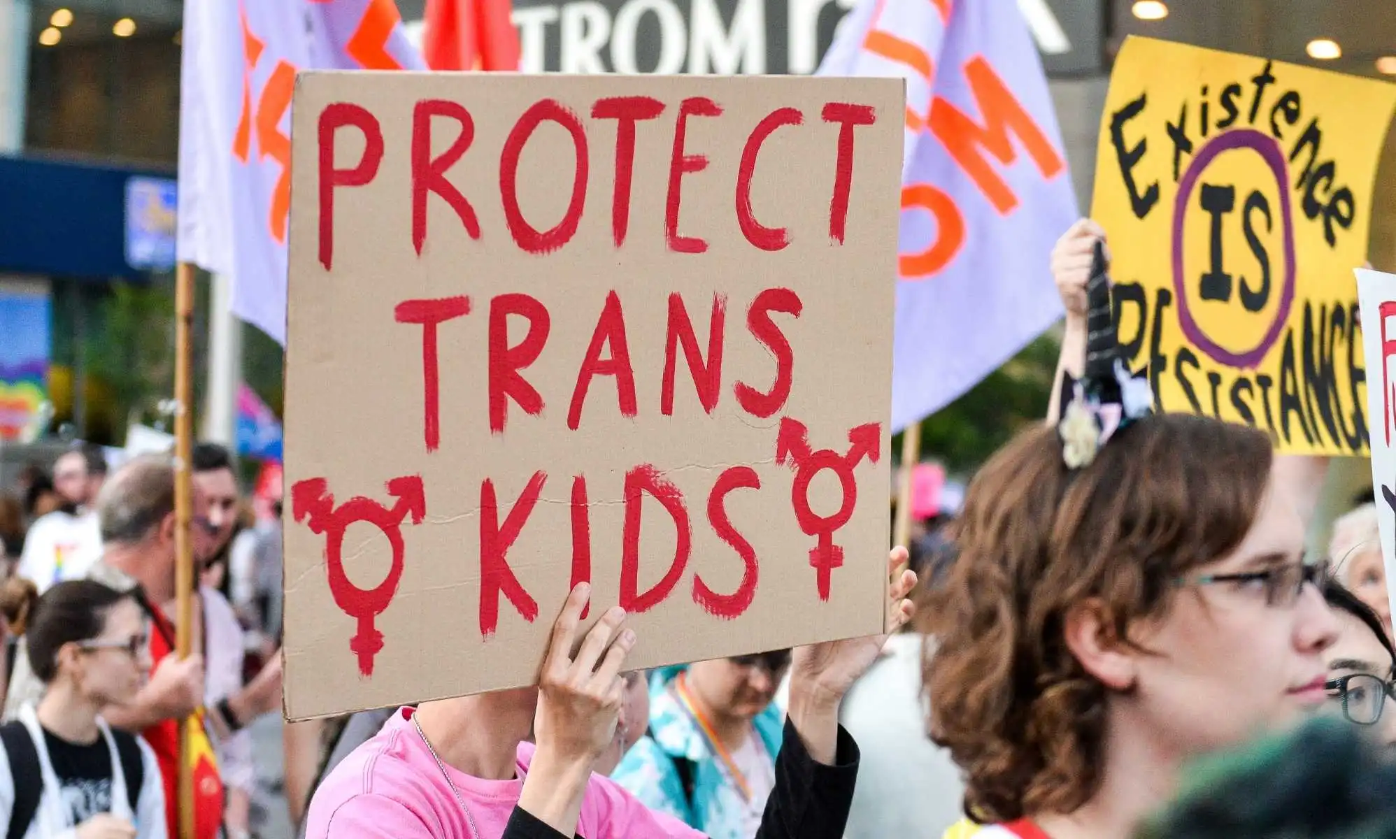 El comisario de Derechos Humanos de Canadá dimite en protesta contra el proyecto de ley que restringe los derechos de los niños trans