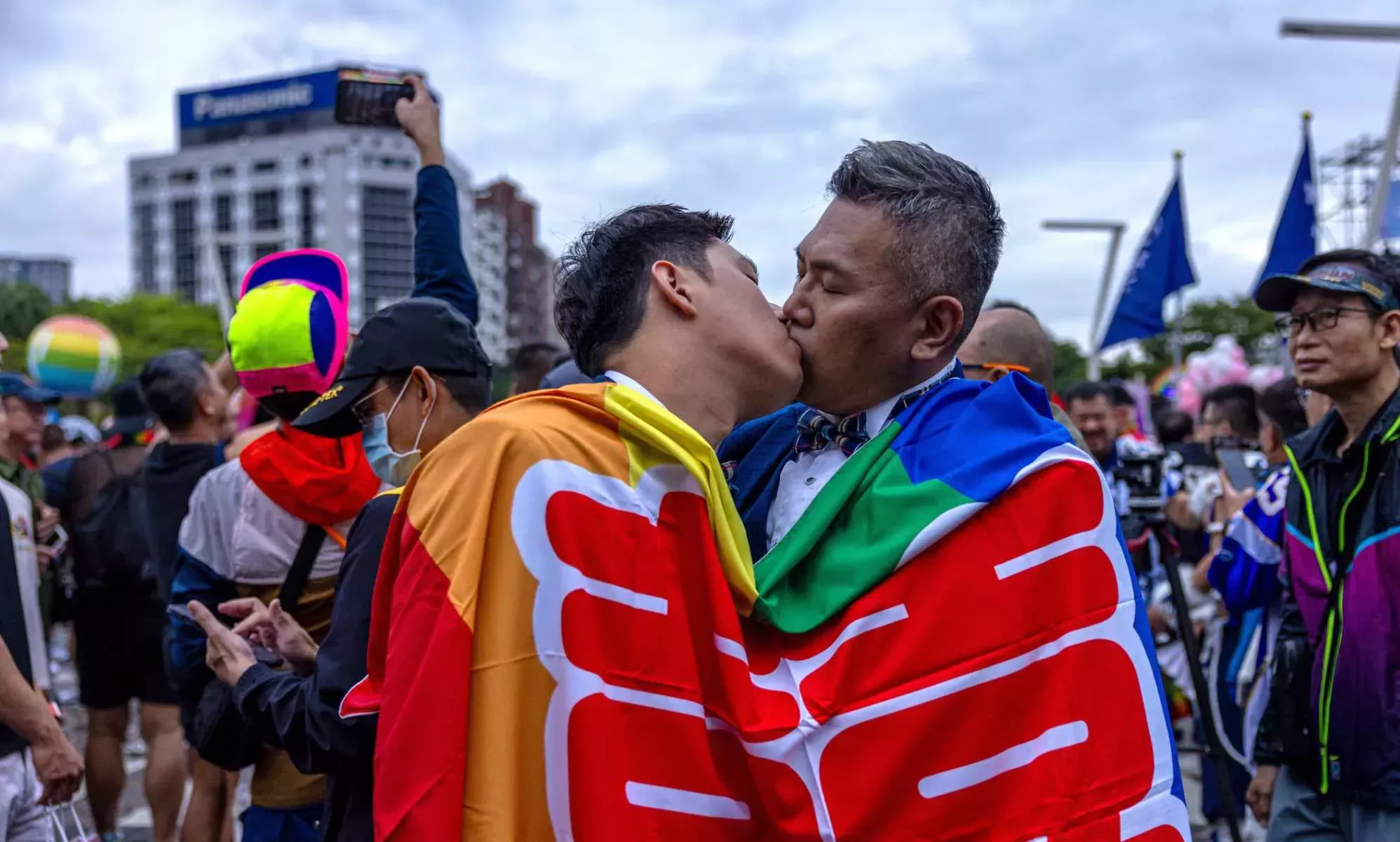 Taiwán reúne a cientos de miles de personas en la mayor marcha del Orgullo de Asia Oriental