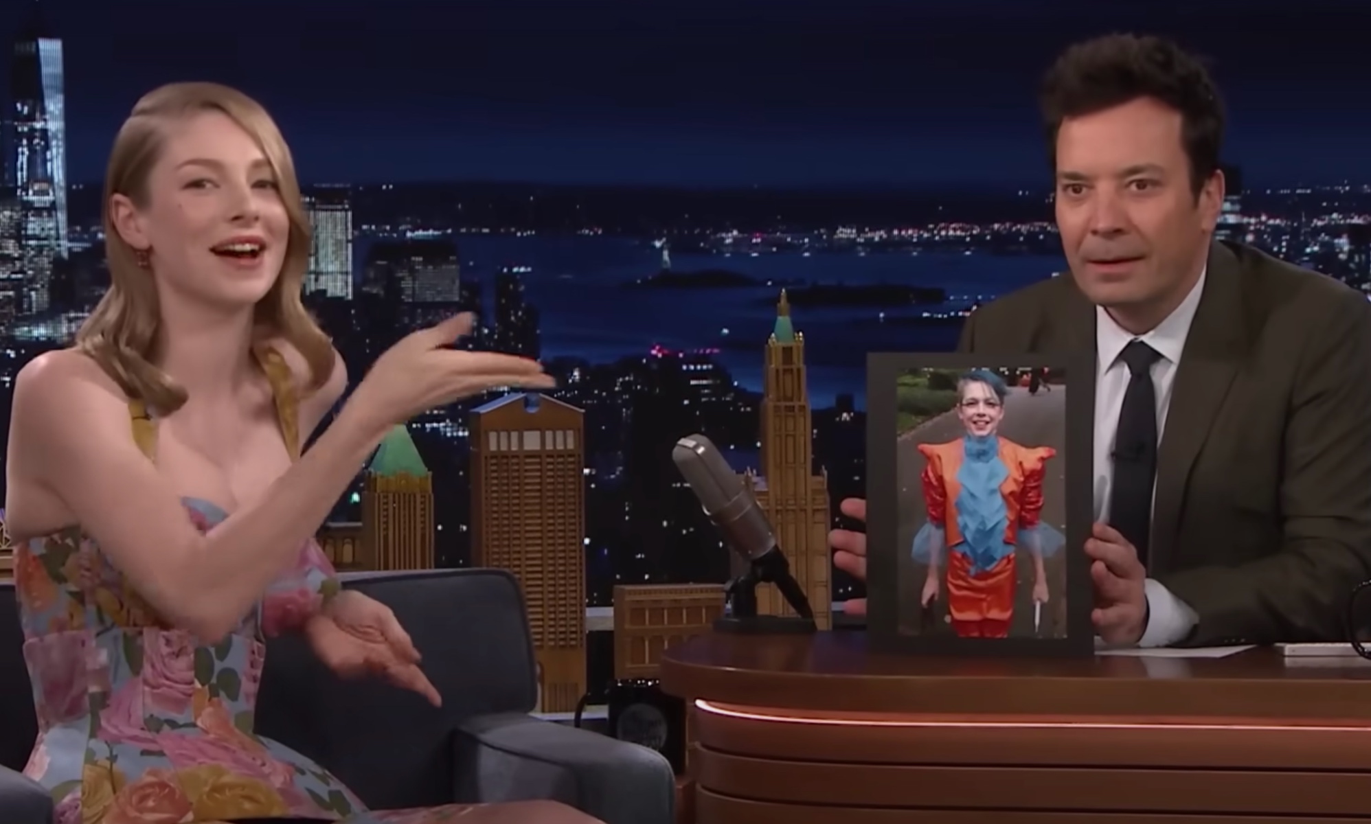 Jimmy Fallon llama "bud" a la actriz trans Hunter Schafer, y los fans estallan de enfado