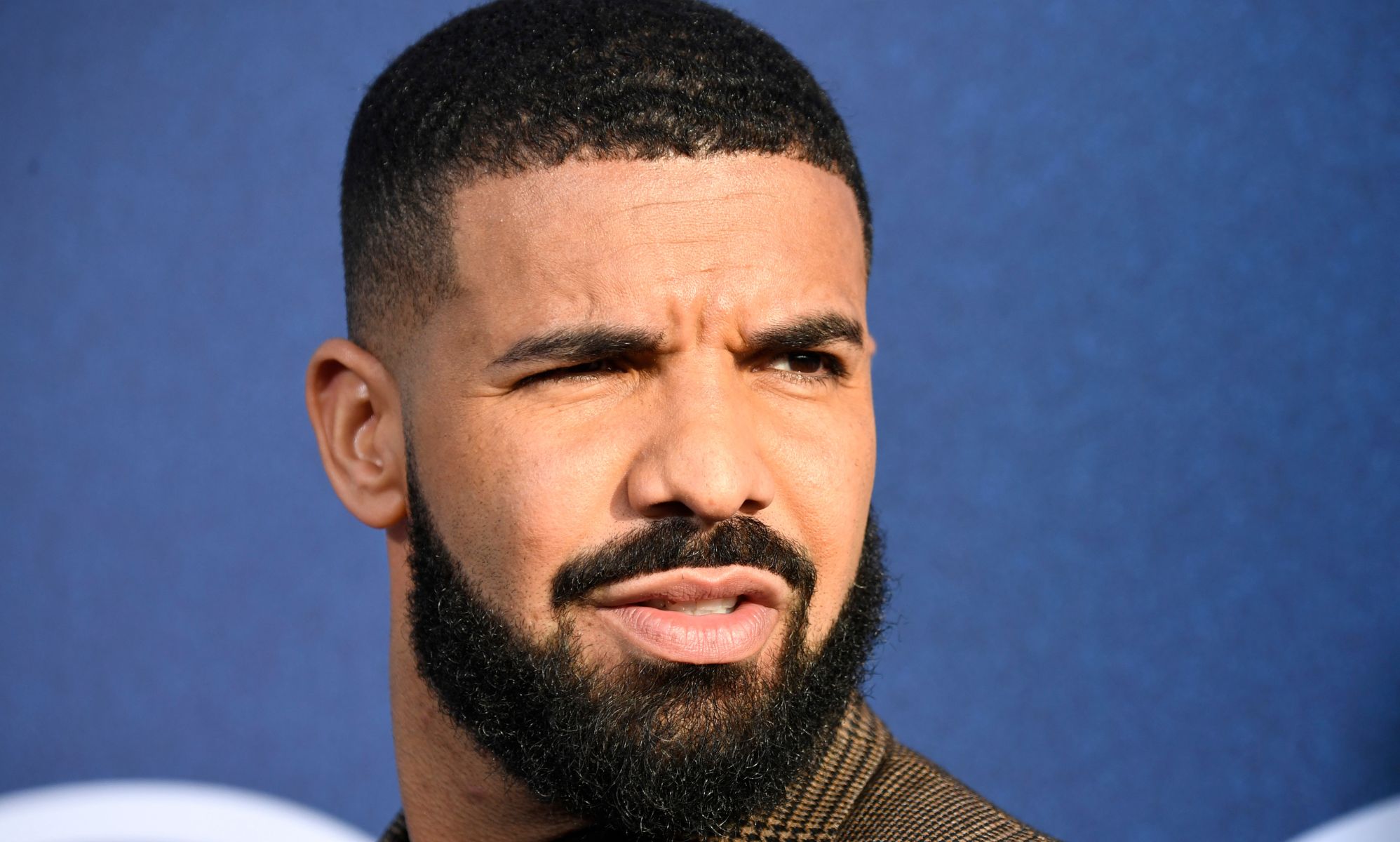 La letra "bisexual" de Drake en el tema "Members Only" desata el frenesí de los fans en Internet