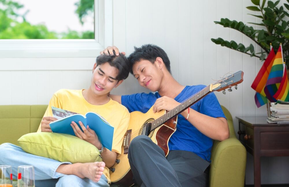 Los hombres con relaciones duraderas explican qué les impide alejarse de su pareja