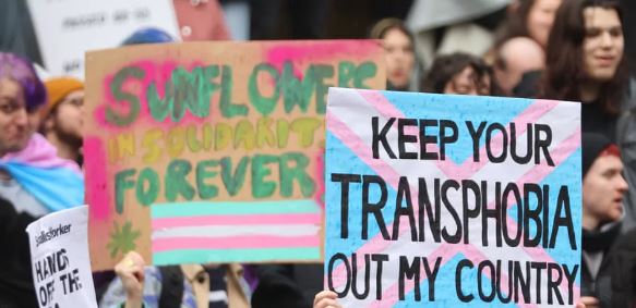 La comunidad trans escocesa reacciona ante el veto británico a las reformas de género