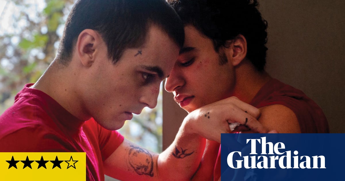 Crítica "The Lost Boys": apasionante y política historia de amor entre jóvenes y presos