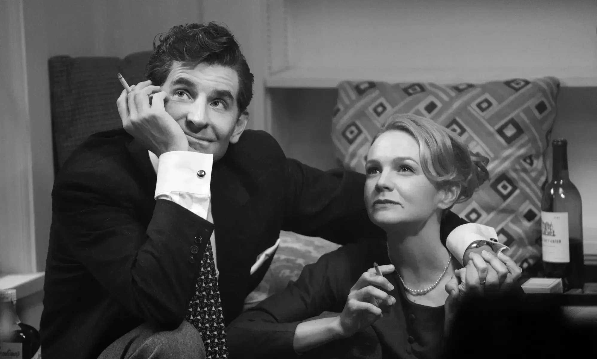 &iquest;Era Leonard Bernstein gay o bisexual? La historia real del Maestro de Bradley Cooper en Netflix