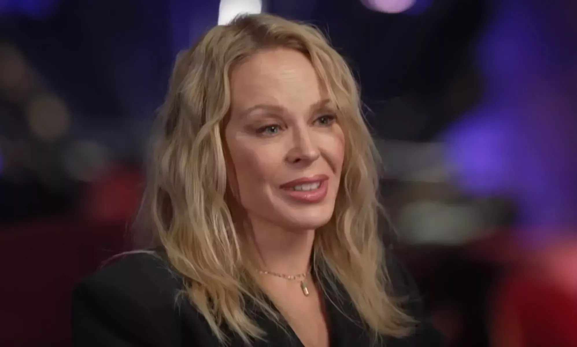 Kylie Minogue rompe a llorar en la televisión estadounidense por el