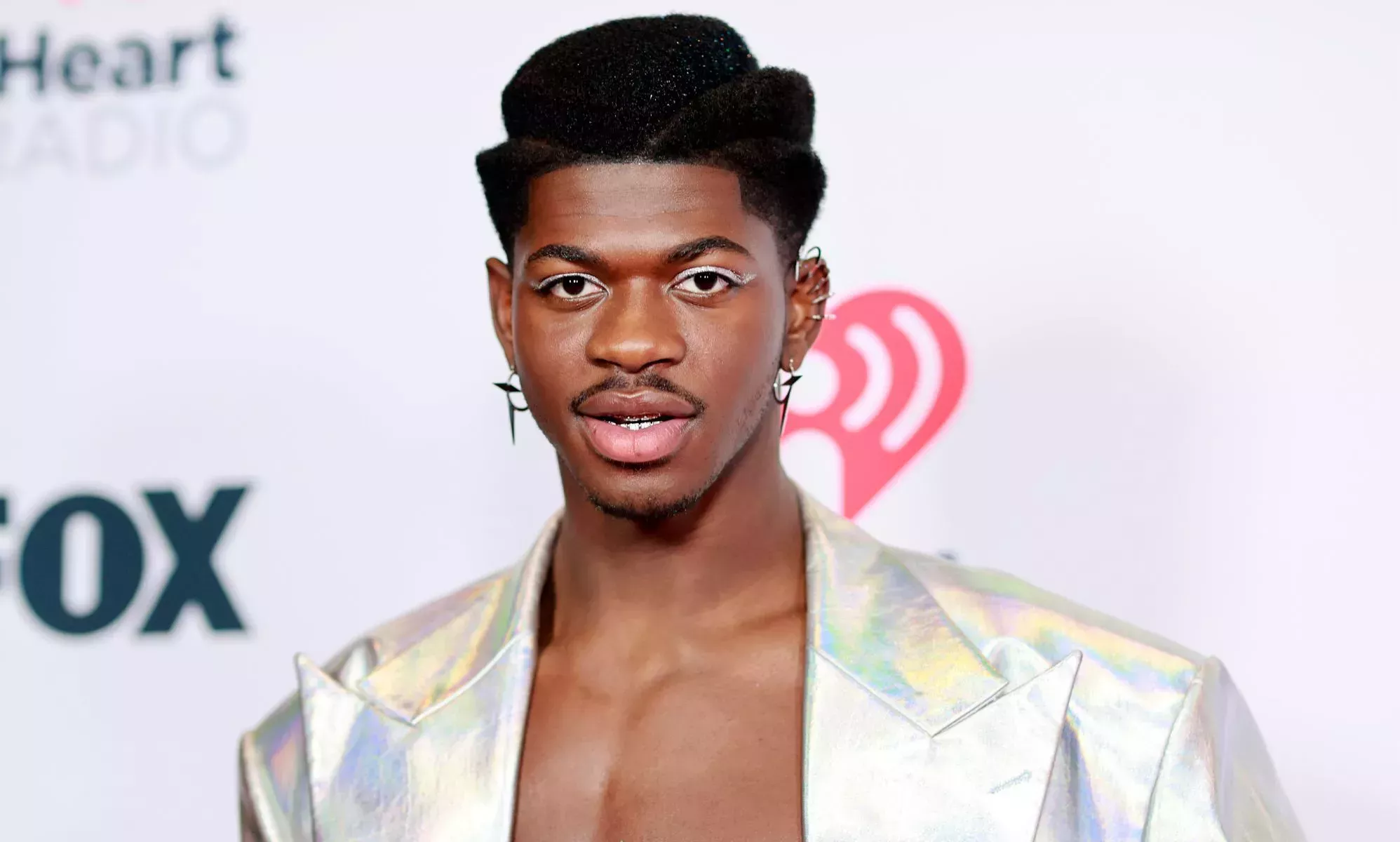 Lil Nas X dice que se arrodilla para hacer nueva música cristiana queer