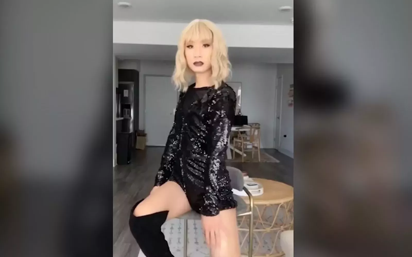 Llevar ropa de mujer me salvó la vida