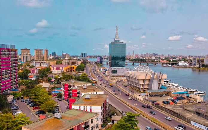 Por qué muchos nigerianos LGBTQ+ temen volver a casa por Navidad