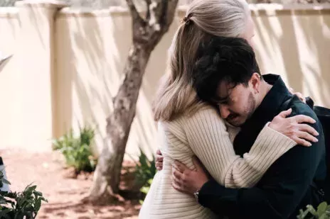 Alicia Coppola hace que Jane Seymour y Zack Barack se pregunten "¿Y tú eres...?".